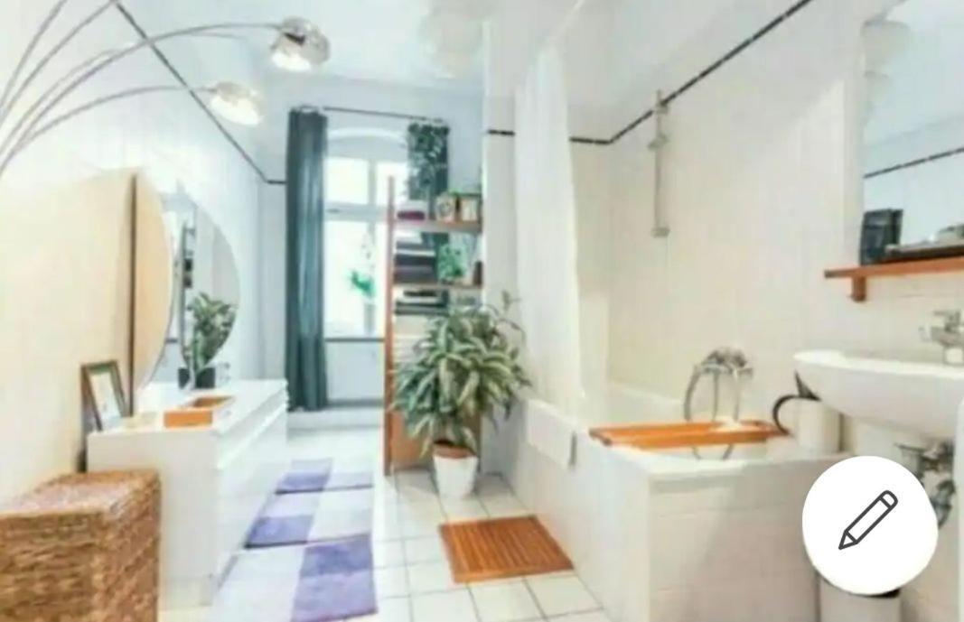 Private Bedroom Near Alexanderplatz In Sharing Apartment Berlin Ngoại thất bức ảnh